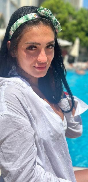 Model - VictoriaLane deepthroat