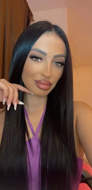 Model - VictoriaLane deepthroat