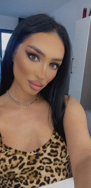 Model - VictoriaLane deepthroat