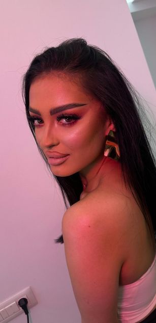 Model - VictoriaLane deepthroat