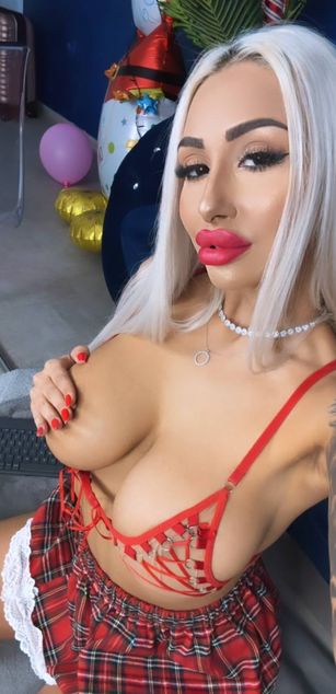 Model - GoldenAmber ass