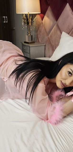 Model - VictoriaLane deepthroat