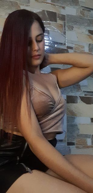 Model - CloeSweet blowjob