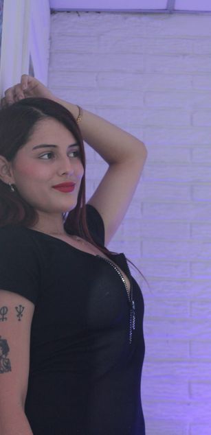 Model - CloeSweet blowjob