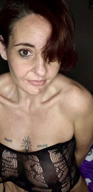 Model - Dinky Inky Kinky brunette