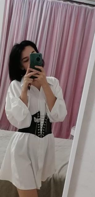 Model - LucyGoldi striptease