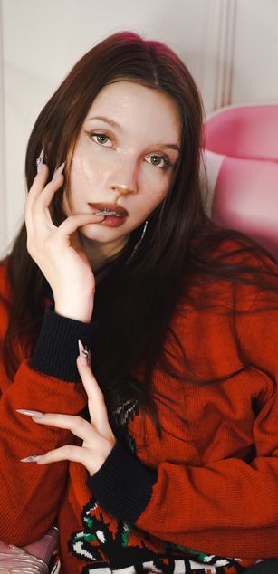 Model - Mari Nette striptease