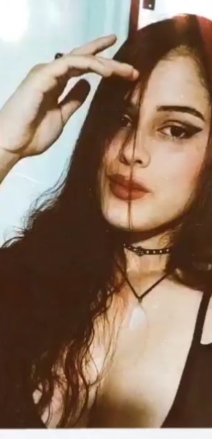 Model - CloeSweet blowjob