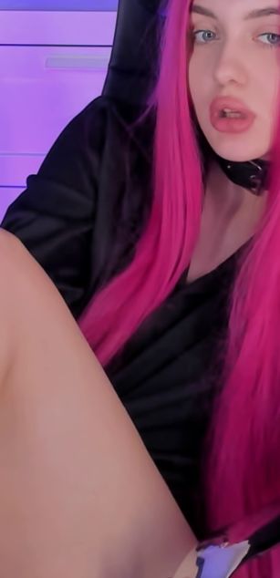 Model - Megan_Wick pantyhose