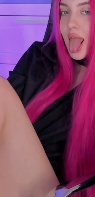 Model - Megan_Wick pantyhose