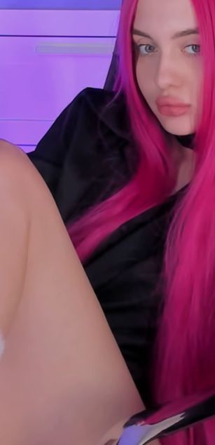 Model - Megan_Wick pantyhose