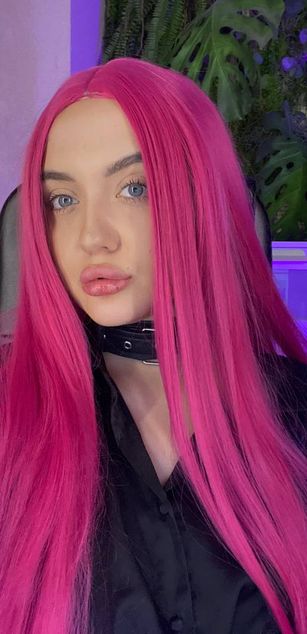 Model - Megan_Wick pantyhose