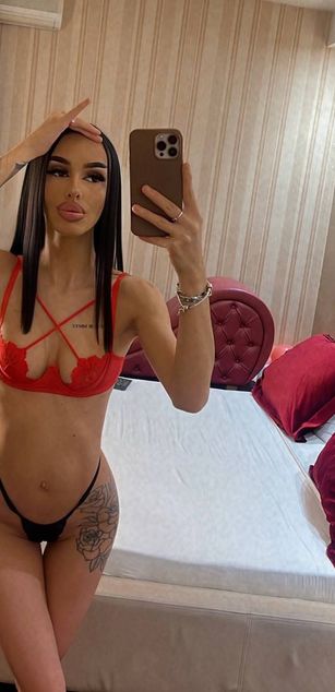 Model - AngeliqueTess deepthroat