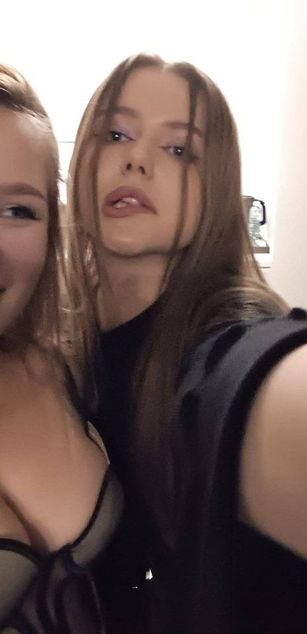 Model - MiyaCaroll feet