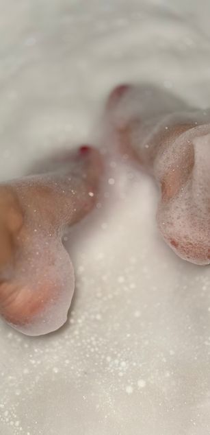 Model - Elizabeth Pandi bigboobs