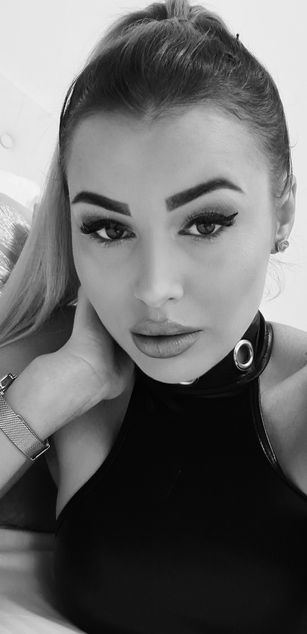 Model - AriannaGray bigtits