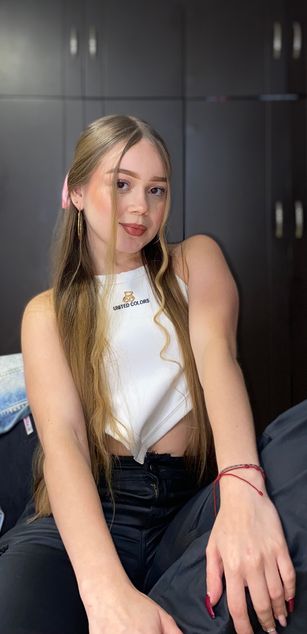 Model - Penelope Rouss deepthroat