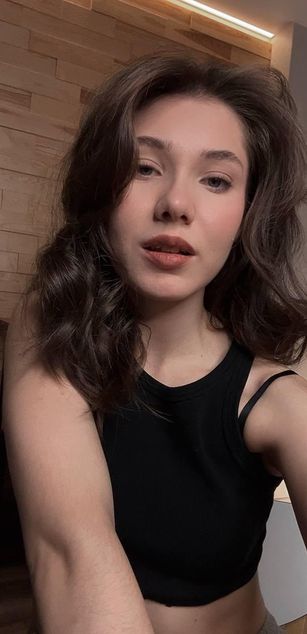 Model - CarolineTodd young