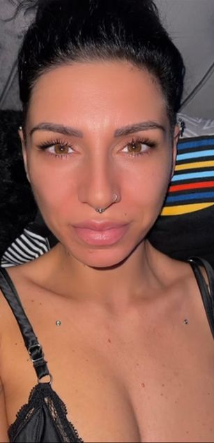 Model - Judith charming