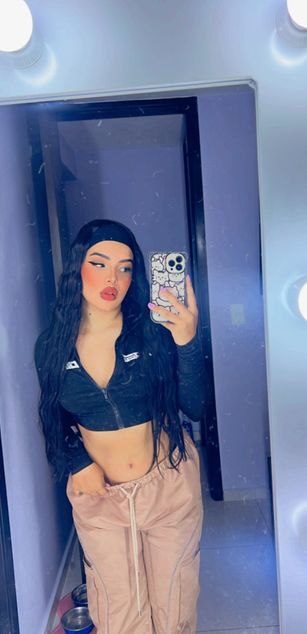 Model - Katalina Ferreira shaved