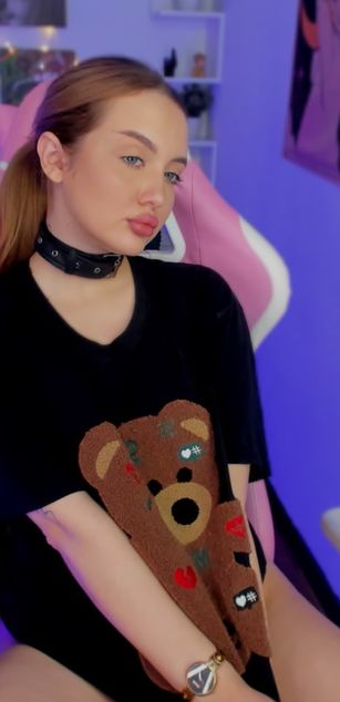 Model - Megan_Wick pantyhose