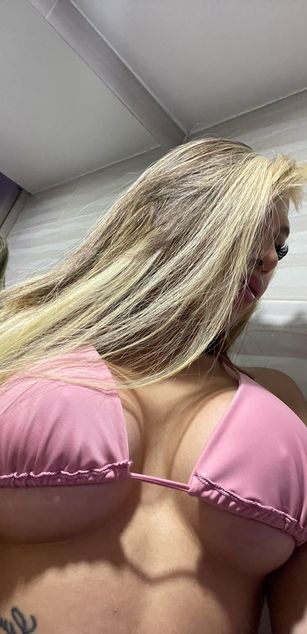 Model - evelyn valeria pena bigcock