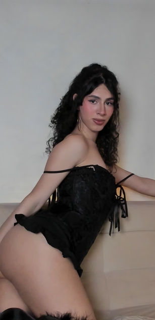 Model - Roseline Dior ass