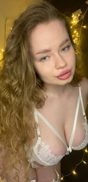 Model - VikiGlem deepthroat