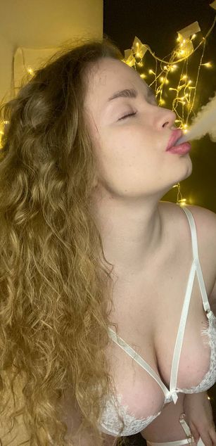 Model - VikiGlem deepthroat