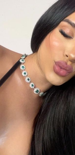 Model - Aly Queen bigtits