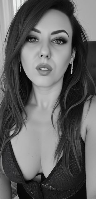 Model - Aliyah bigtits