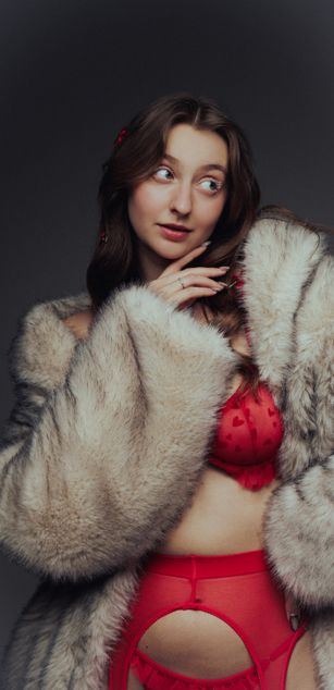 Model - Esmi blowjob