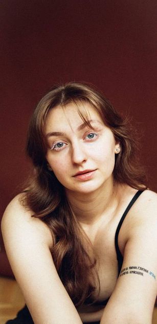 Model - Esmi blowjob