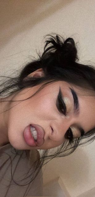 Model - Divine Aria curvy