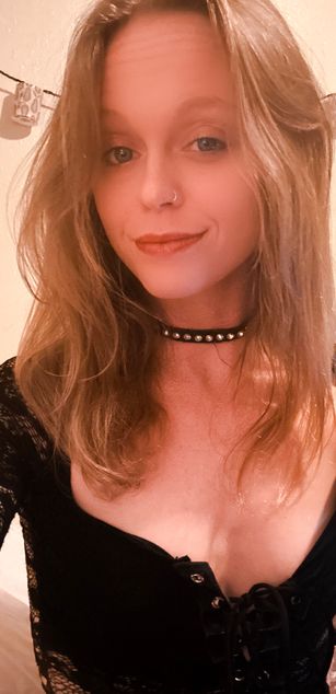 Model - Melody Lou Blonde