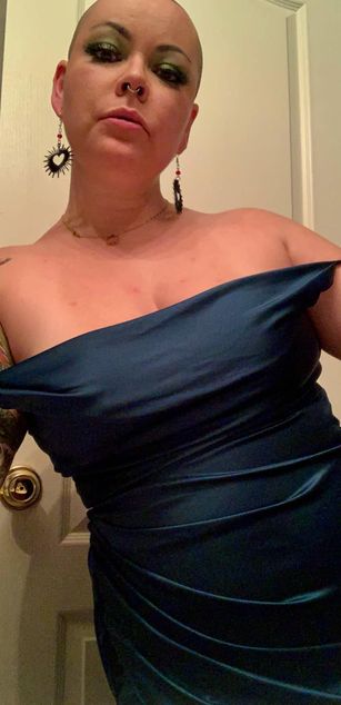 Model - Vivianna Valentine kinky