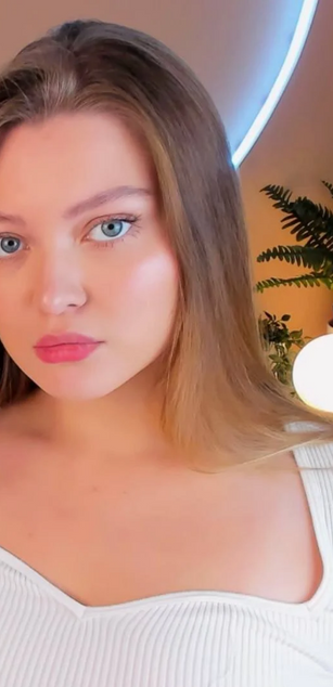 Model - Stella Louder shaved