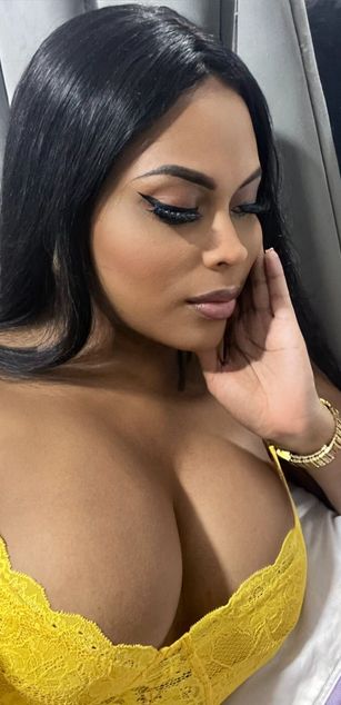 Model - Victoria phillips bigcock