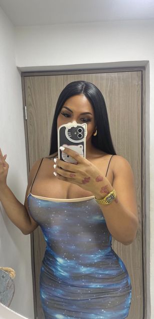 Model - Victoria phillips bigcock