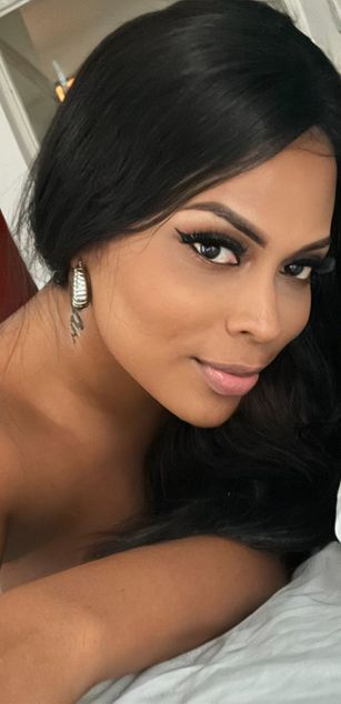 Model - Victoria phillips bigcock