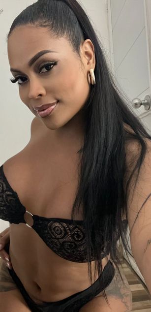 Model - Victoria phillips bigcock