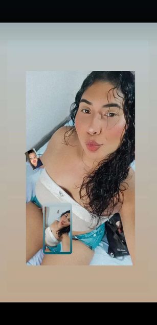 Model - CarolineHottiee bigboobs