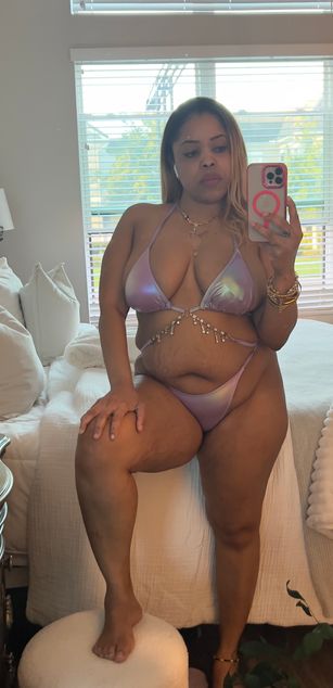 Model - prettycheek striptease