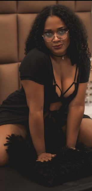 Model - RoxieLewis deepthroat