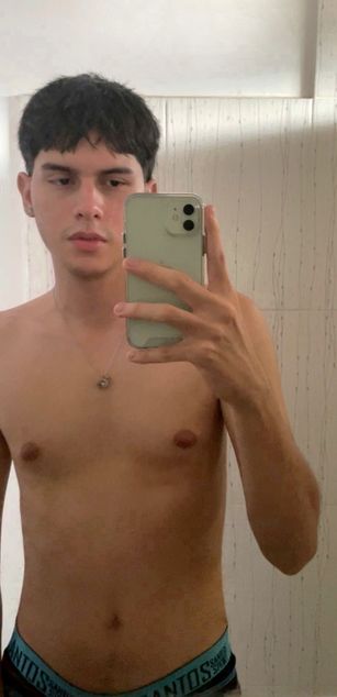 Model - Seth Retts hairy