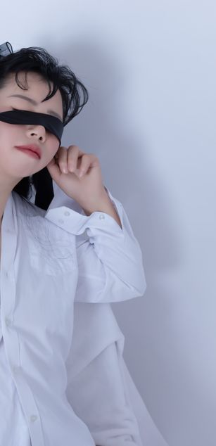 Model - Barbaraqiqiqi obedience