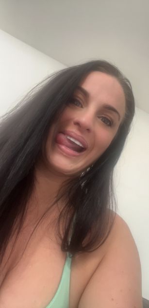 Model - BonnieLove_x Bigbum