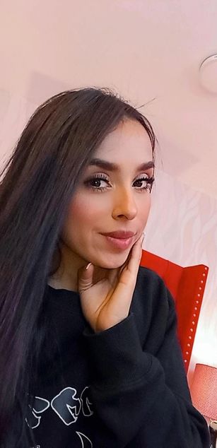 Model - AmberDux dirtytalk