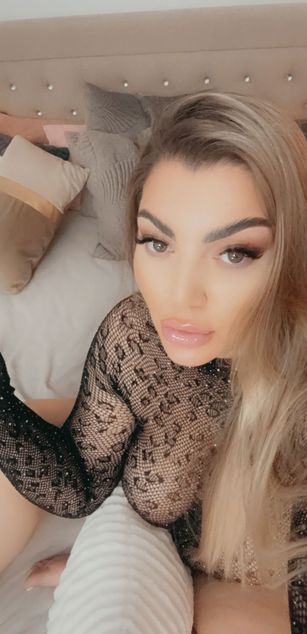 Model - Lady.crisa dildo