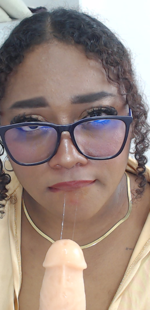 Model - RoxieLewis deepthroat